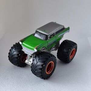 4/$50⭐️Hot Wheels Monster Jam “Avenger “ Wagon